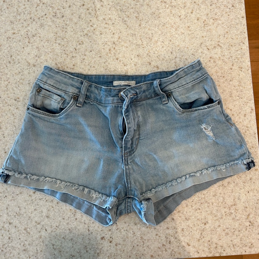 STS Blue Molly Mid-rise Light Wash Jean Shorts - Size 28